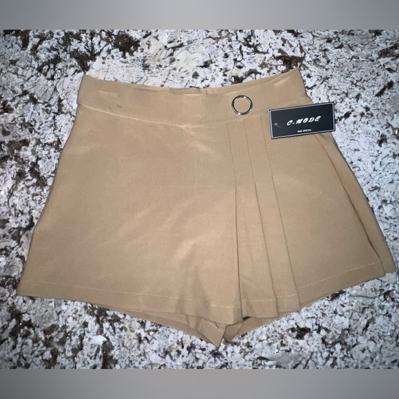 NWT Women’s tan Skorts sz L - Picture 1 of 7
